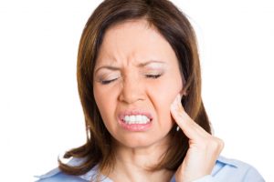 Patientin hat starke Zahnschmerzen